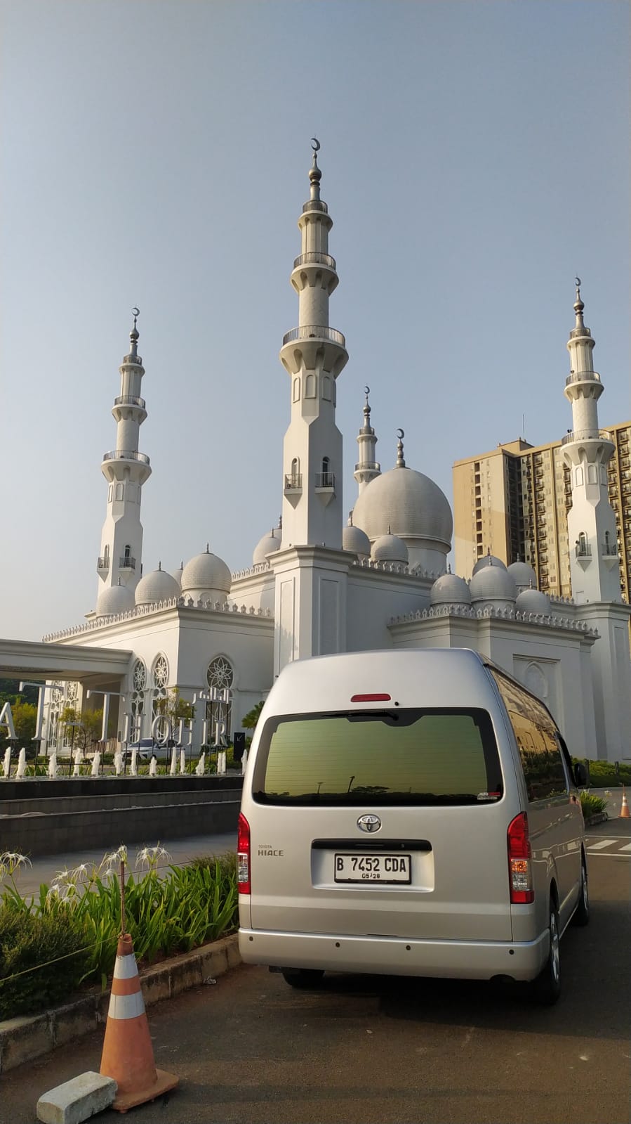 MASJID AT THOHIR WISATA RELIGI DI KOTA DEPOK